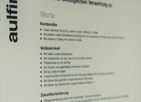 Tafel mit Werten und Mission der Firma Aulfinger