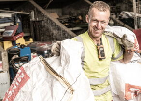 Mitarbeiter und Big Bags für Asbest, Mineralwolle und Eternit